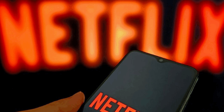 Associação de consumidores move ação contra a Netflix no Brasil por aumentos de preço e práticas consideradas abusivas.