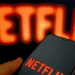 Associação de consumidores move ação contra a Netflix no Brasil por aumentos de preço e práticas consideradas abusivas.