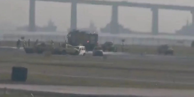 azamento de óleo paralisa operações no Aeroporto Santos Dumont nesta terça (30). Mais de 160 voos foram cancelados e impactos atingiram Galeão e Congonhas.