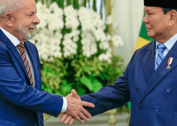Durante visita oficial a Jacarta, Brasil e Indonésia firmam novos acordos de cooperação e destacam convergência em temas internacionais como conflito em Gaza, reforma do Conselho de Segurança da ONU e fortalecimento do Brics.
