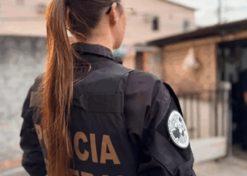 Durante a Operação Miopia, a Polícia Federal prendeu um homem no Rio de Janeiro investigado por participação em fóruns da dark web que divulgavam imagens e vídeos de abuso sexual infantil. Foram apreendidos equipamentos eletrônicos para perícia.