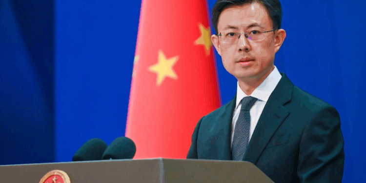 China condena sanções dos EUA contra petrolíferas russas e critica medidas “sem base legal”