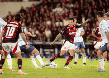 Avança o Mengão! Flamengo derrota Racing e assume protagonismo na Libertadores