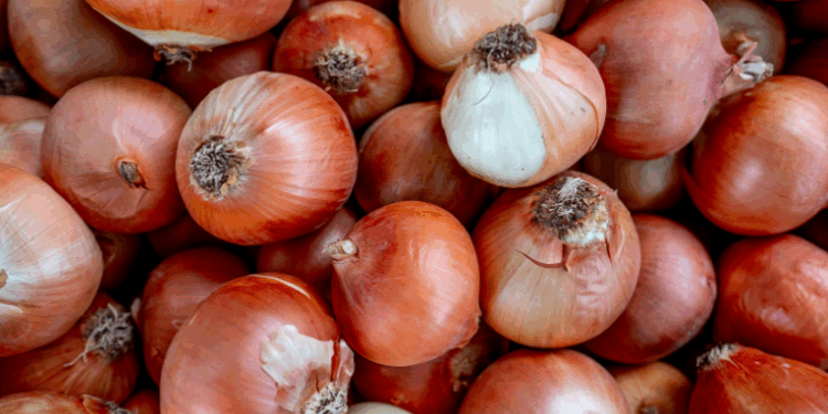 Prévia da inflação oficial mostra nova queda nos preços de alimentos e bebidas em outubro. Segundo o IBGE, o grupo acumula cinco meses de deflação e recuo de 0,98% desde junho.