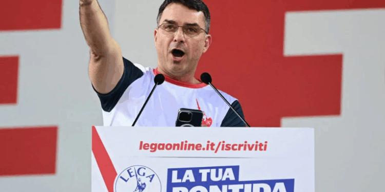 Senador Flávio Bolsonaro sugere que os EUA bombardeiem barcos com drogas no Brasil