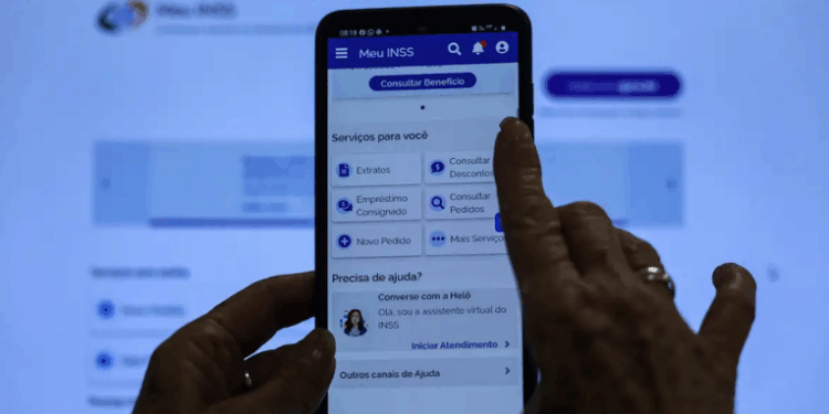Quatro milhões de aposentados e pensionistas do INSS precisam fazer a prova de vida em até 30 dias para não ter o benefício bloqueado. Saiba como realizar o procedimento online ou presencialmente.