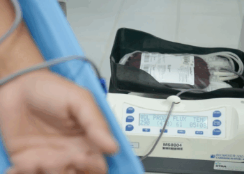 O Ministério da Saúde anunciou que o SUS deve ampliar o uso do Emicizumabe para crianças com hemofilia até seis anos, oferecendo tratamento mais simples e eficaz para prevenir sangramentos.