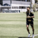 Neymar treina no CT Rei Pelé e anima torcida com avanço na recuperação