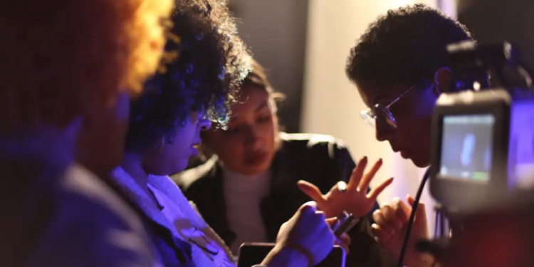 Fiocruz abre inscrições para projeto Meninas Negras na Ciência, que estimula protagonismo juvenil e amplia a presença de jovens negras nas áreas de ciência e tecnologia. Inscrições até 5 de outubro.