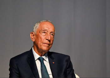 Portugal propõe tornar o português língua oficial da ONU até 2030. A iniciativa tem apoio do Brasil e da CPLP e busca valorizar o idioma falado por quase 300 milhões de pessoas no mundo.