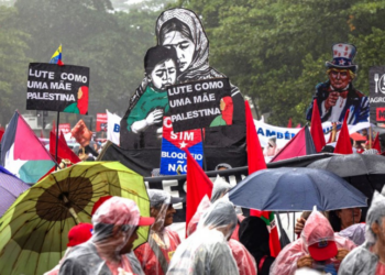 Manifestantes tomaram as ruas de São Paulo em defesa da Palestina e dos ativistas da Flotilha Global Sumud, detidos por Israel ao tentar levar ajuda humanitária a Gaza.