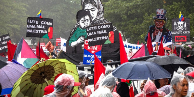 Manifestantes tomaram as ruas de São Paulo em defesa da Palestina e dos ativistas da Flotilha Global Sumud, detidos por Israel ao tentar levar ajuda humanitária a Gaza.