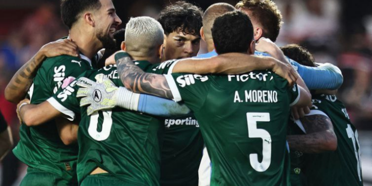 O Palmeiras virou sobre o São Paulo por 3 a 2 e assumiu a liderança do Brasileirão após a derrota do Flamengo para o Bahia. Confira como foi a rodada deste domingo (5).