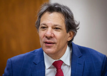 Fernando Haddad disse que o Brasil apresentará aos Estados Unidos argumentos econômicos para reverter o tarifaço de até 40% sobre produtos brasileiros, alegando que a medida prejudica o consumidor americano.