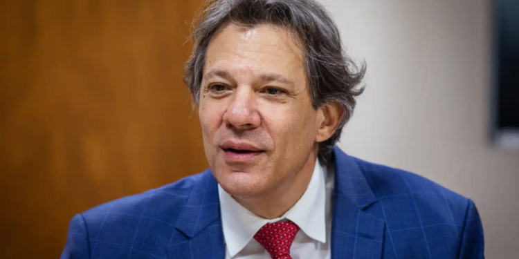 Fernando Haddad disse que o Brasil apresentará aos Estados Unidos argumentos econômicos para reverter o tarifaço de até 40% sobre produtos brasileiros, alegando que a medida prejudica o consumidor americano.