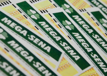 Mega-Sena acumula após ninguém acertar as seis dezenas do concurso 3054. Próximo sorteio, nesta terça-feira, terá prêmio de R$ 70 milhões.