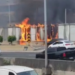 Incêndio na Linha Amarela, em Del Castilho, interdita saída para a Avenida Pastor Martin Luther King Jr., destrói placas de proteção e causa lentidão no trânsito. Causas ainda são investigadas.
