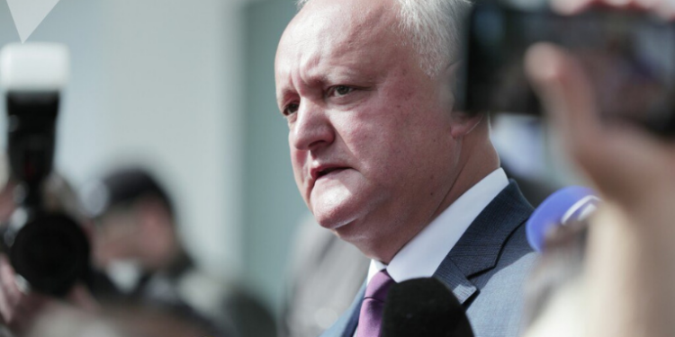O ex-presidente da Moldávia, Igor Dodon, afirmou que a União Europeia está transformando o país em uma “zona de fronteira” em meio às tensões regionais. A nova estratégia militar moldava amplia tropas e aproxima o país do sistema de defesa europeu.