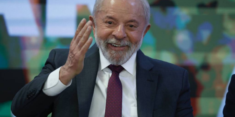 Pesquisa Genial/Quaest mostra que 39% dos brasileiros veem o governo Lula mais forte após manifestações contra o PL da Anistia e a PEC da Blindagem.
