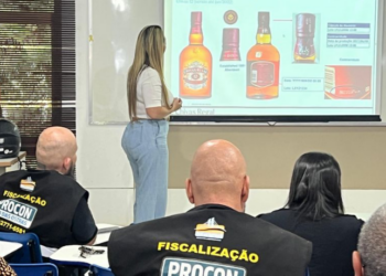 Prefeitura de Rio das Ostras promove curso para fiscais identificarem bebidas adulteradas e falsificadas. Ação visa combater riscos à saúde e proteger o consumidor local.
