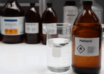 Nova plataforma da Secretaria de Saúde do RJ orienta atendimento em casos de intoxicação por metanol. Ferramenta auxilia diagnóstico, uso de antídotos e monitoramento de pacientes.