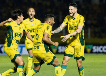 Mirassol supera o Fluminense por 2 a 1 em jogo atrasado da Série A e entra no G4. Atlético-MG também vence o Sport por 3 a 1 e sobe na classificação.