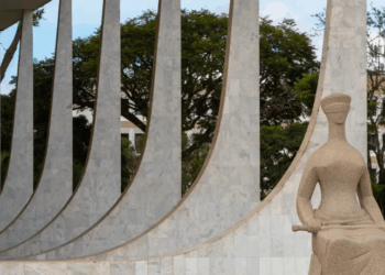 STF julgará em dezembro o Núcleo 2 da tentativa de golpe em 2022, com seis réus ligados a Bolsonaro. Eles respondem por crimes como golpe de Estado e organização criminosa.