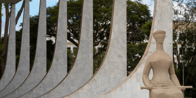 STF julgará em dezembro o Núcleo 2 da tentativa de golpe em 2022, com seis réus ligados a Bolsonaro. Eles respondem por crimes como golpe de Estado e organização criminosa.