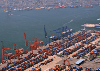 Diante da tarifa de 50% dos EUA sobre produtos brasileiros, BNDES aprova R$ 1,6 bilhão em financiamentos para impulsionar exportações a outros países.