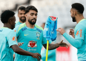 Antes de enfrentar o Japão, Ancelotti confirma mudanças na Seleção Brasileira e diz que momento é de testes para a Copa de 2026. Nova formação será usada em campo.