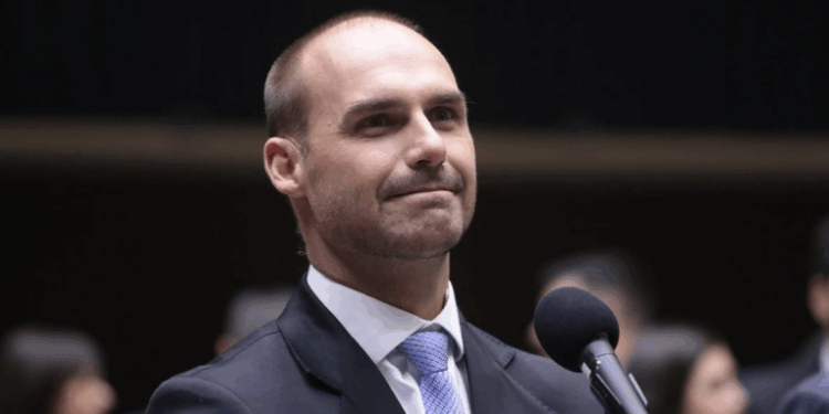 Em parecer enviado ao STF, o procurador-geral Paulo Gonet afirmou que parlamentares não têm poder legal para pedir a prisão do deputado Eduardo Bolsonaro, investigado por coação e envolvimento no tarifaço dos EUA.