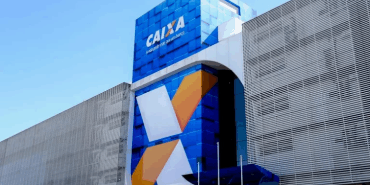 Documentos obtidos via LAI mostram que o presidente da Caixa, Carlos Vieira, nomeou assessores ligados a figuras do Centrão e ao presidente da Câmara, Arthur Lira. CGU considerou ilegais as tentativas da estatal de manter os nomes em sigilo.