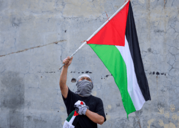 Hamas libera todos os reféns vivos em Gaza, mas corpos permanecem sob escombros; Israel exige devolução total e condiciona ajuda humanitária à entrega.