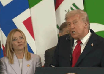 “Você não se importa se eu te chamar de linda?”: Trump elogia Meloni durante cúpula no Egito