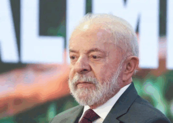Lula lança o Reforma Casa Brasil, programa que destinará R$ 40 bilhões em crédito para reformas de moradias em todo o país.