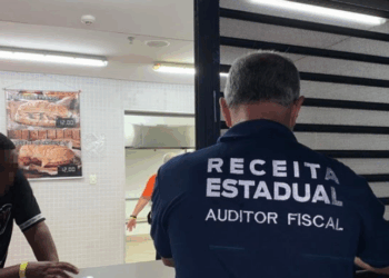 Compartilhe este conteúdo do Diário da Guanabara, o melhor site de notícias do Rio de Janeiro. Reajuste aumenta salário dos auditores da Controladoria-Geral do Estado do Rio de Janeiro para até R$ 15,9 mil. Lei 11.001/25 foi sancionada e publicada no Diário Oficial.