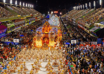 O Carnaval do Rio 2026 acontece entre 13 e 21 de fevereiro, com novas datas, desfiles na terça-feira e mais tempo para as escolas na Sapucaí. Veja o calendário completo.