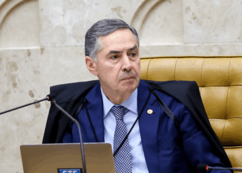 Ministro Luís Roberto Barroso, do STF, decide que profissionais de enfermagem podem atuar em interrupções de gestação previstas em lei sem risco de punição