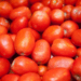 Versátil e nutritivo, o tomate é um aliado poderoso contra doenças cardíacas, inflamações e o envelhecimento da pele. Conheça seus principais benefícios e formas de consumo.