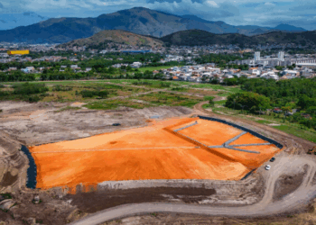 Rio inaugura primeiro aterro exclusivo para resíduos da construção civil em Gericinó, com capacidade para 250 toneladas diárias. Projeto visa reduzir descarte irregular e melhorar a gestão do entulho na cidade.