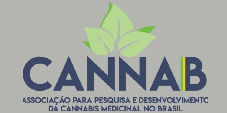 Polícia Civil de SP é acusada de destruir produção legal de canabidiol em associação medicinal