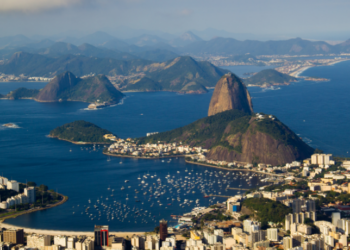 Rio de Janeiro registra aumento real de 37,2% na arrecadação do ISS com serviços aeroportuários no primeiro semestre de 2025. Medidas de coordenação entre Galeão e Santos Dumont são apontadas como fatores-chave para o crescimento.