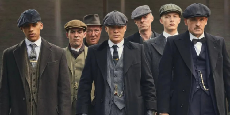 O universo de Peaky Blinders vai crescer com duas novas séries da Netflix e BBC. A história se passa após o filme e foca na nova geração dos Shelbys em uma Birmingham pós-guerra.