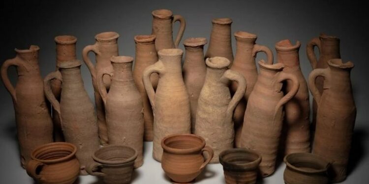 Arqueólogos descobrem cerveja de 800 anos em túmulo da dinastia Jin na China
