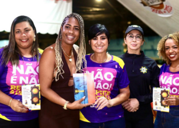 Ação da Prefeitura de São João de Meriti percorreu bares e restaurantes para conscientizar sobre violência contra a mulher. Saiba como foi a iniciativa e onde pedir ajuda.