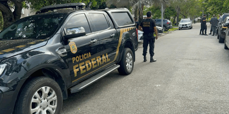 Com apoio da Abrabe, governo do Rio utiliza laboratório portátil para identificar bebidas falsificadas. Operação Salus já apreendeu mais de 750 litros em 21 municípios.