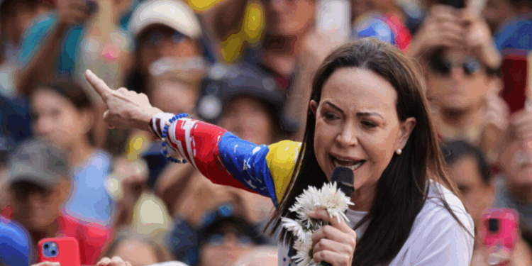 Maria Corina Machado vence o Prêmio Nobel da Paz 2025 por sua atuação em prol da democracia na Venezuela. Prêmio gera repercussões após declarações controversas da opositora.