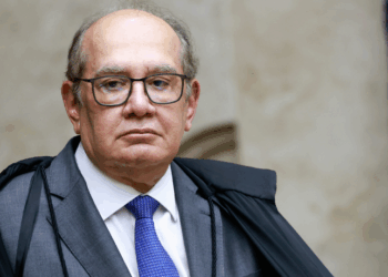 Gilmar Mendes formaliza proposta para restringir policiais em gabinetes do STF após crise envolvendo Daniel Vorcaro e investigações da PF.