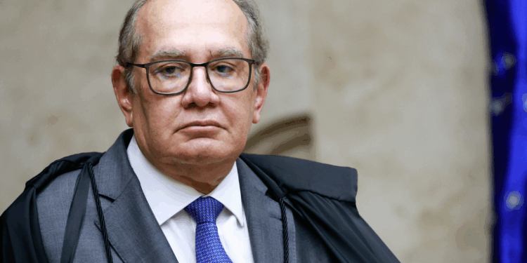 Gilmar Mendes formaliza proposta para restringir policiais em gabinetes do STF após crise envolvendo Daniel Vorcaro e investigações da PF.