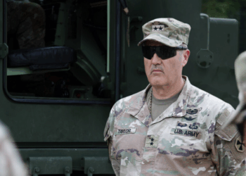 General William 'Hank' Taylor confirma uso do ChatGPT em decisões militares na Coreia do Sul. Exército dos EUA aposta na IA para obter vantagem estratégica, mas levanta preocupações éticas.